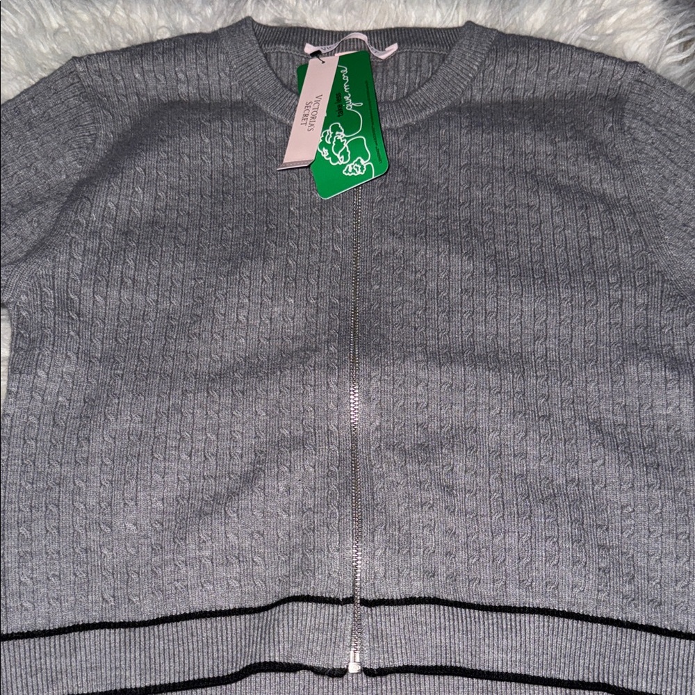 VICTORIA'S SECRET
Luxe Cable-Knit Cardigan